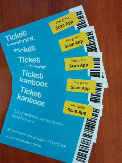 Flyers met de voordelen van een ticketservice